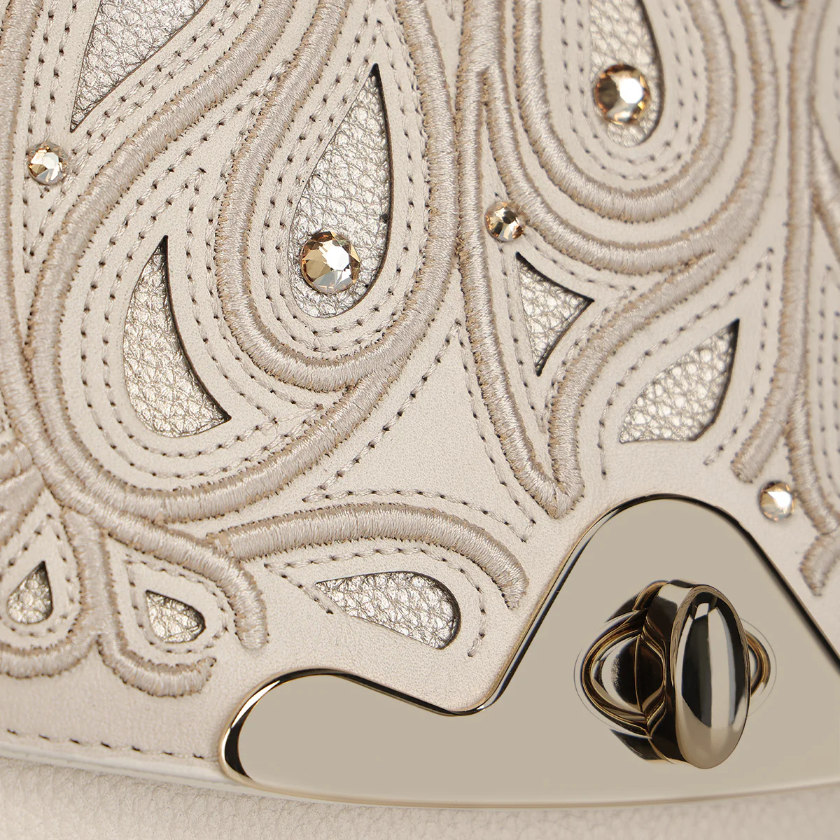 Women Cuadra Bovine Leather Bag DU823 - Image 6